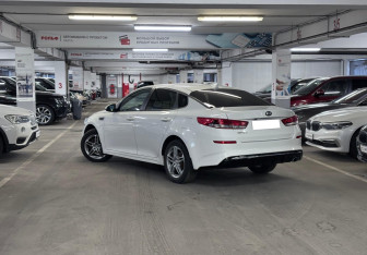 Подержанный автомобиль Kia Optima Sedan 2019 года (3 фото)