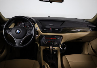 Подержанный автомобиль BMW X1 2011 года (9 фото)