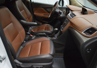 Подержанный автомобиль Opel Mokka 2012 года (13 фото)