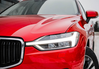 Подержанный автомобиль Volvo XC60 2020 года (2 фото)