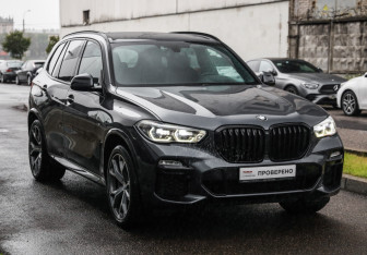 Подержанный автомобиль BMW X5 2019 года (5 фото)