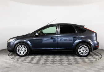 Подержанный автомобиль Ford Focus Hatchback 2008 года (8 фото)