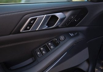 Подержанный автомобиль BMW X5 2020 года (34 фото)