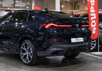 Подержанный автомобиль BMW X6 2020 года (11 фото)