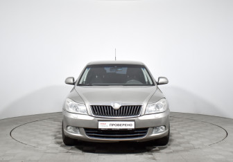 Подержанный автомобиль Skoda Octavia Liftback 2009 года (2 фото)