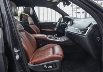 Подержанный автомобиль BMW X7 2019 года (30 фото)