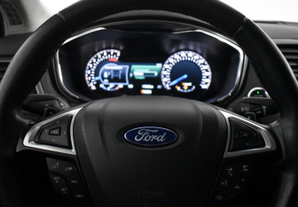 Подержанный автомобиль Ford Mondeo Sedan 2016 года (20 фото)