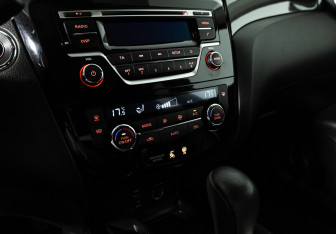 Подержанный автомобиль Nissan X-Trail 2017 года (16 фото)