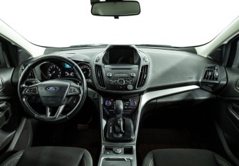 Подержанный автомобиль Ford Kuga 2018 года (13 фото)
