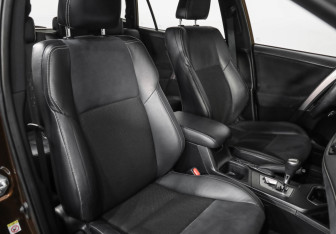 Подержанный автомобиль Toyota RAV4 2016 года (25 фото)