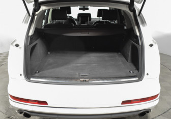 Подержанный автомобиль Audi Q7 2011 года (17 фото)