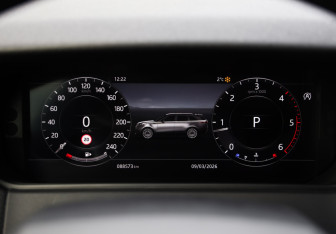 Подержанный автомобиль Land Rover Range Rover Velar 2017 года (15 фото)