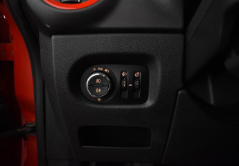 Подержанный автомобиль Opel Corsa 2012 года (15 фото)