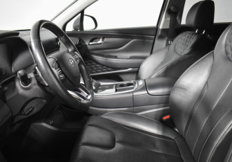Подержанный автомобиль Hyundai Santa Fe 2021 года (10 фото)