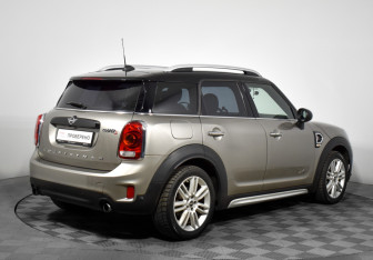 Подержанный автомобиль MINI Countryman 2019 года (5 фото)