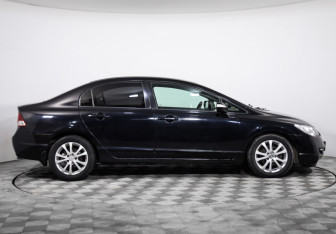 Подержанный автомобиль Honda Civic Sedan 2008 года (4 фото)