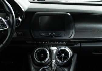 Подержанный автомобиль Chevrolet Camaro Coupe 2017 года (14 фото)