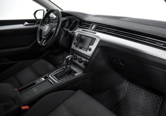 Подержанный автомобиль Volkswagen Passat Sedan 2015 года (14 фото)