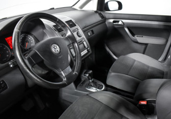 Подержанный автомобиль Volkswagen Touran 2007 года (9 фото)