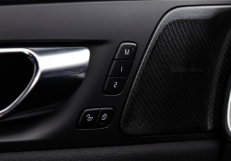 Подержанный автомобиль Volvo XC60 2021 года (19 фото)