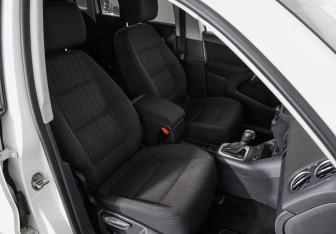 Подержанный автомобиль Volkswagen Tiguan 2015 года (23 фото)