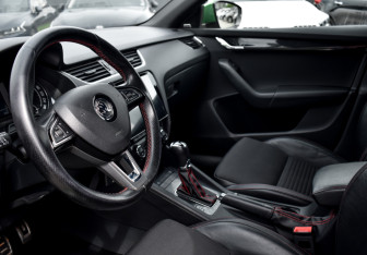 Подержанный автомобиль Skoda Octavia RS Liftback 2014 года (13 фото)