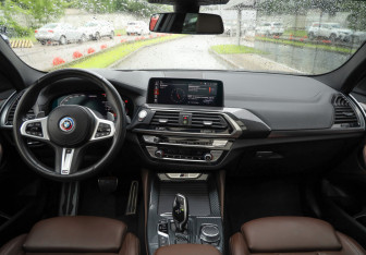 Подержанный автомобиль BMW X4 2021 года (12 фото)