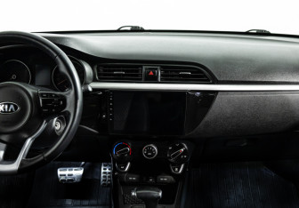 Подержанный автомобиль Kia Rio Hatchback 2020 года (14 фото)