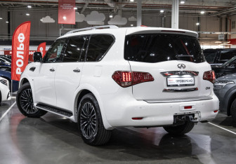 Подержанный автомобиль Infiniti QX80 2014 года (11 фото)