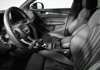 Подержанный автомобиль Audi Q5 2023 года (10 фото)