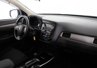 Подержанный автомобиль Mitsubishi Outlander 2017 года (16 фото)