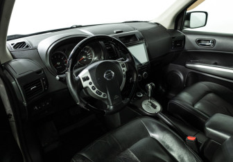 Подержанный автомобиль Nissan X-Trail 2010 года (11 фото)