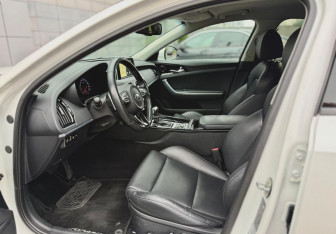 Подержанный автомобиль Kia Stinger 2018 года (8 фото)