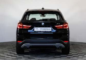 Подержанный автомобиль BMW X1 2017 года (8 фото)
