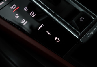 Подержанный автомобиль Porsche Cayenne 2019 года (22 фото)