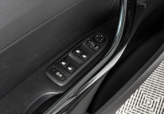 Подержанный автомобиль Peugeot 308 Hatchback 2010 года (10 фото)