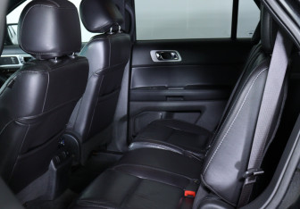 Подержанный автомобиль Ford Explorer 2013 года (19 фото)