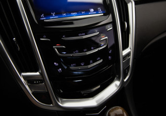 Подержанный автомобиль Cadillac SRX 2013 года (20 фото)