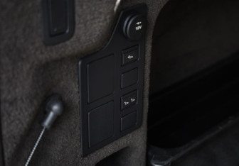 Подержанный автомобиль Land Rover Discovery 2017 года (33 фото)