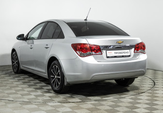 Подержанный автомобиль Chevrolet Cruze Sedan 2012 года (7 фото)