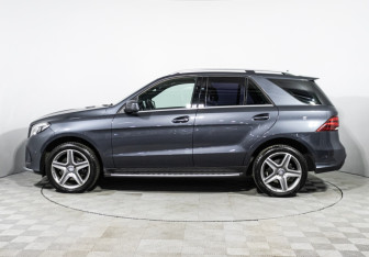 Подержанный автомобиль Mercedes-Benz GLE 2016 года (8 фото)