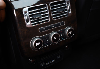 Подержанный автомобиль Land Rover Range Rover 2017 года (23 фото)