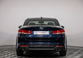 Подержанный автомобиль Kia Optima Sedan 2018 года (6 фото)