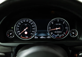 Подержанный автомобиль BMW X5 2017 года (12 фото)