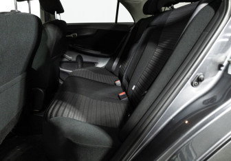 Подержанный автомобиль Toyota Corolla Sedan 2008 года (10 фото)