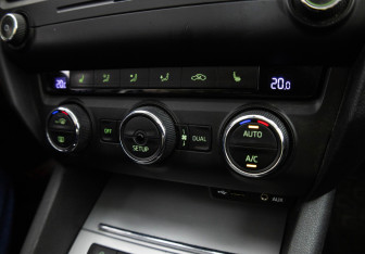 Подержанный автомобиль Skoda Octavia Liftback 2014 года (17 фото)