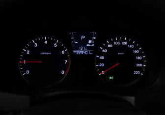 Подержанный автомобиль Hyundai Solaris Hatchback 2011 года (12 фото)