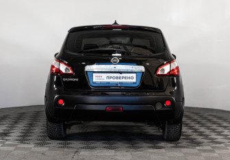 Подержанный автомобиль Nissan Qashqai 2012 года (6 фото)