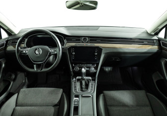 Подержанный автомобиль Volkswagen Passat Sedan 2017 года (13 фото)