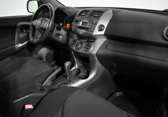 Подержанный автомобиль Toyota RAV4 2008 года (13 фото)